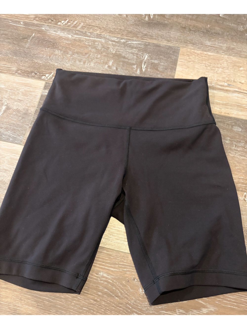 Lululemon size 8 black wunder under bike shorts